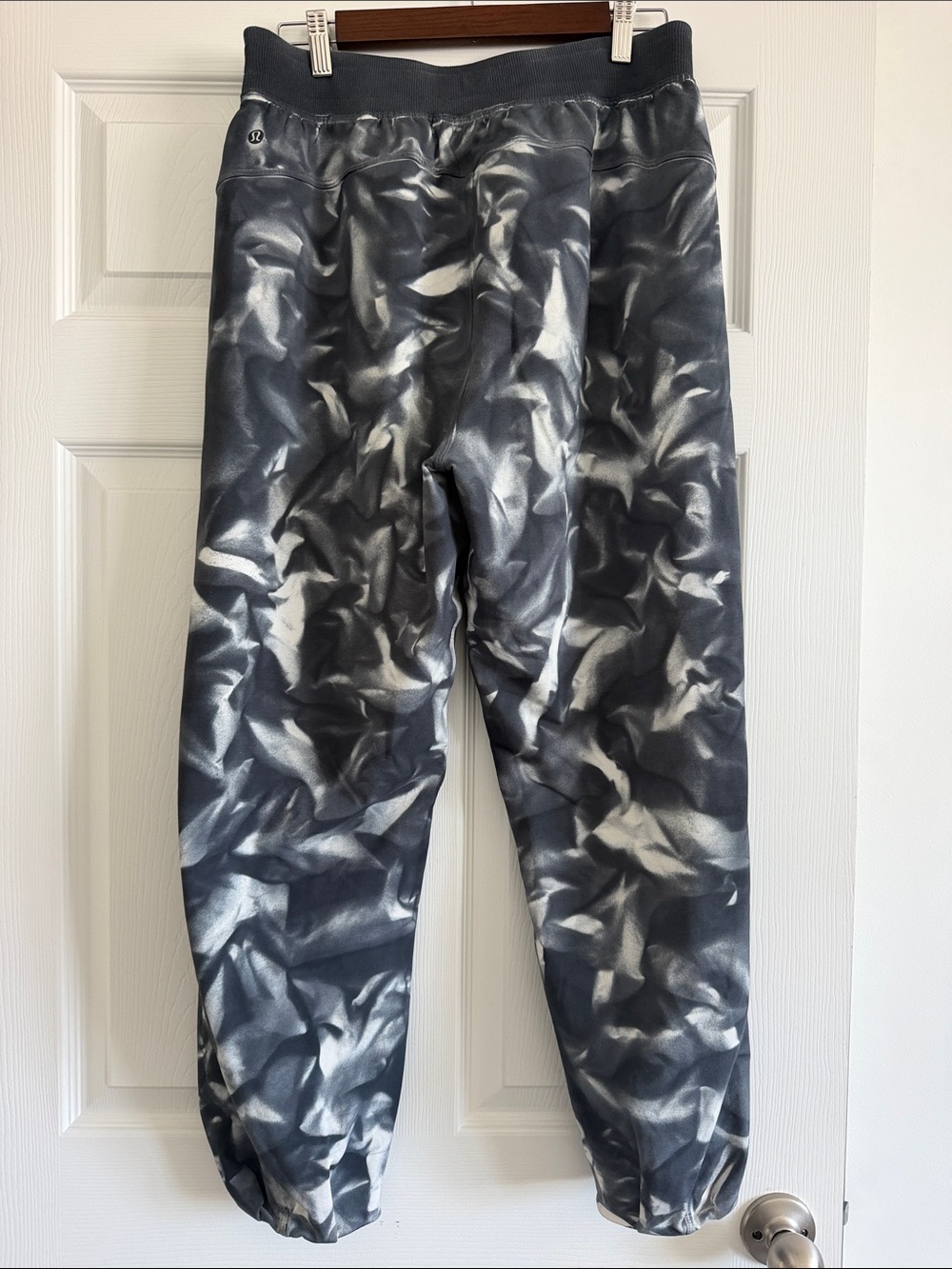 Lululemon LA Tapered Leg Jogger Gray Tie Dye French Terry Sweatpants Size 8 - Picture 4 of 5